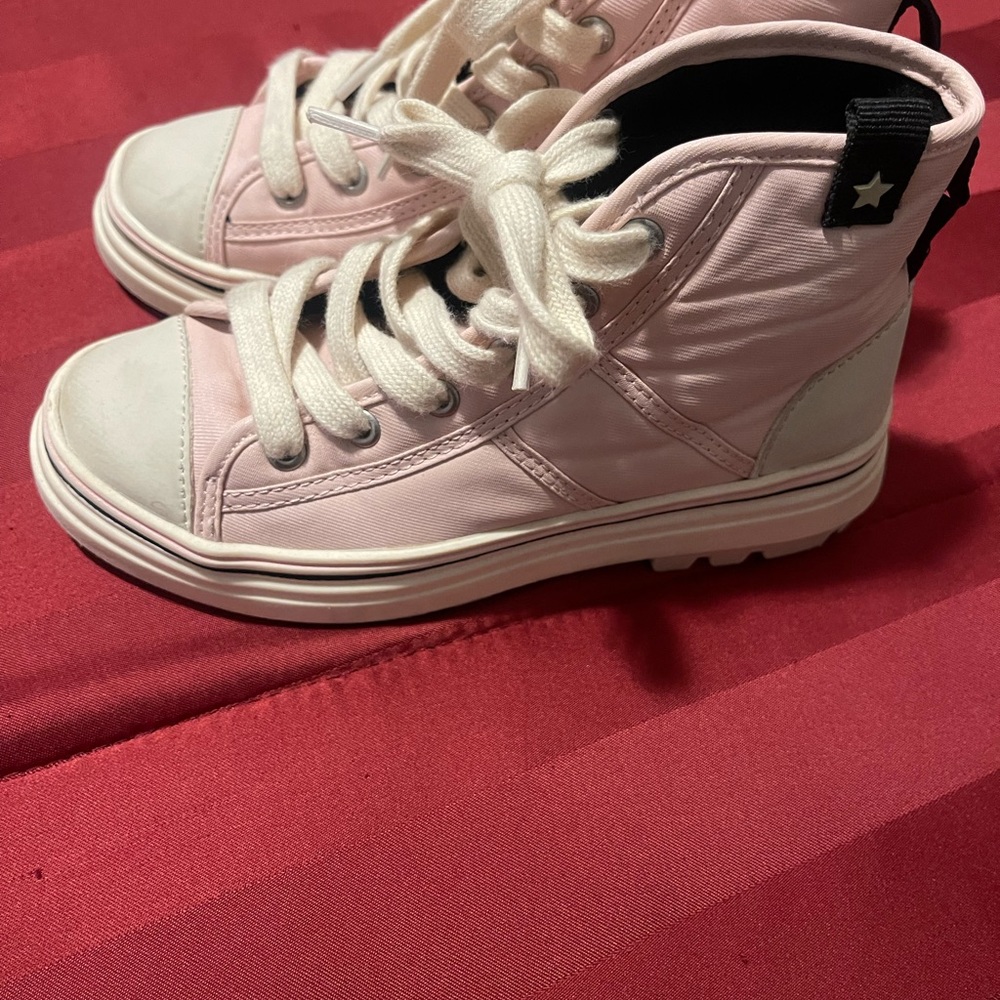 I’m selling these beautiful pink and cream girls shoes from Zara.